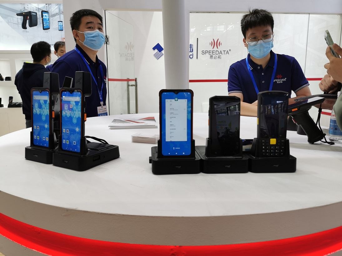 ينطبق دبوس Pogo الحالي ذو الشحنة العالية على المساعد الرقمي الشخصي