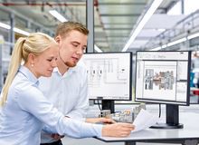 حل خزانة التحكم Pogo Pin